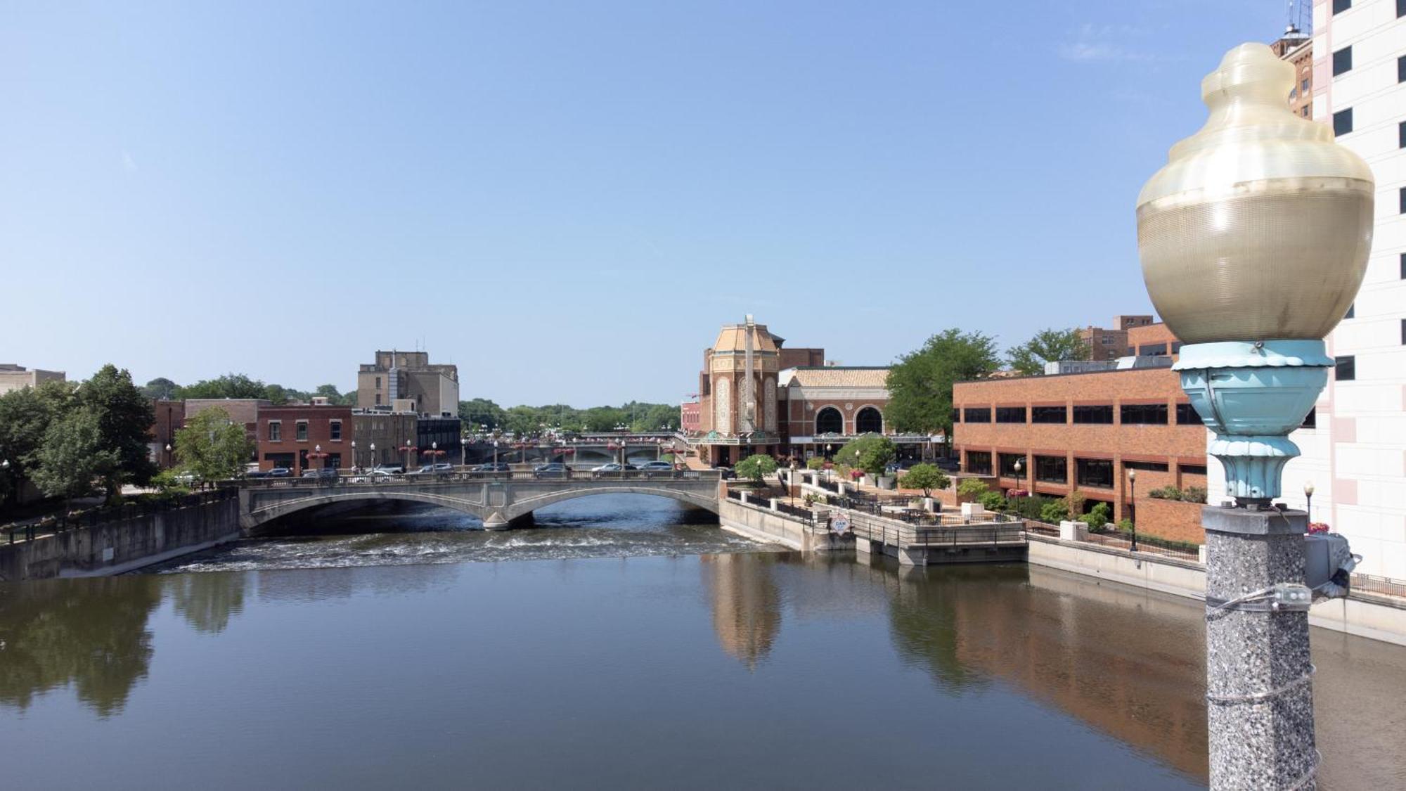 Hometowne Studios By Red Roof And Conference Center Chicago - N Aurora Naperville North Aurora Exterior foto